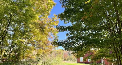 Charming Farmhouse - quiet, private & peaceful