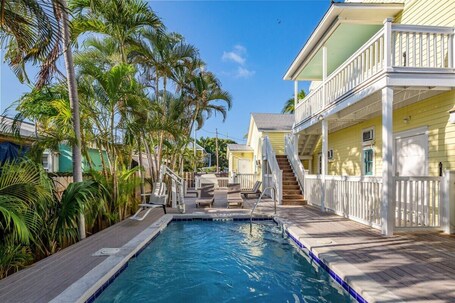 Coral Cove | Bahama Village Studio w Pool Grill - Image 2