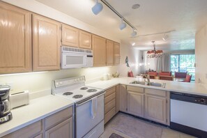 Fridge, microwave, oven, stovetop - Great Two Bedroom Townhouse! Best Location in Ketchum! (Ketchum)