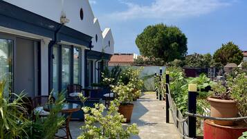 Standardzimmer, 1 Schlafzimmer, Poolblick | Terrasse/Patio