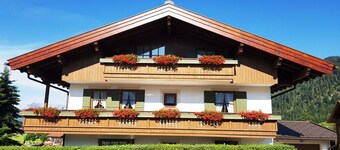 Breitkopf vacation apartment with south-facing terrace and mountain view