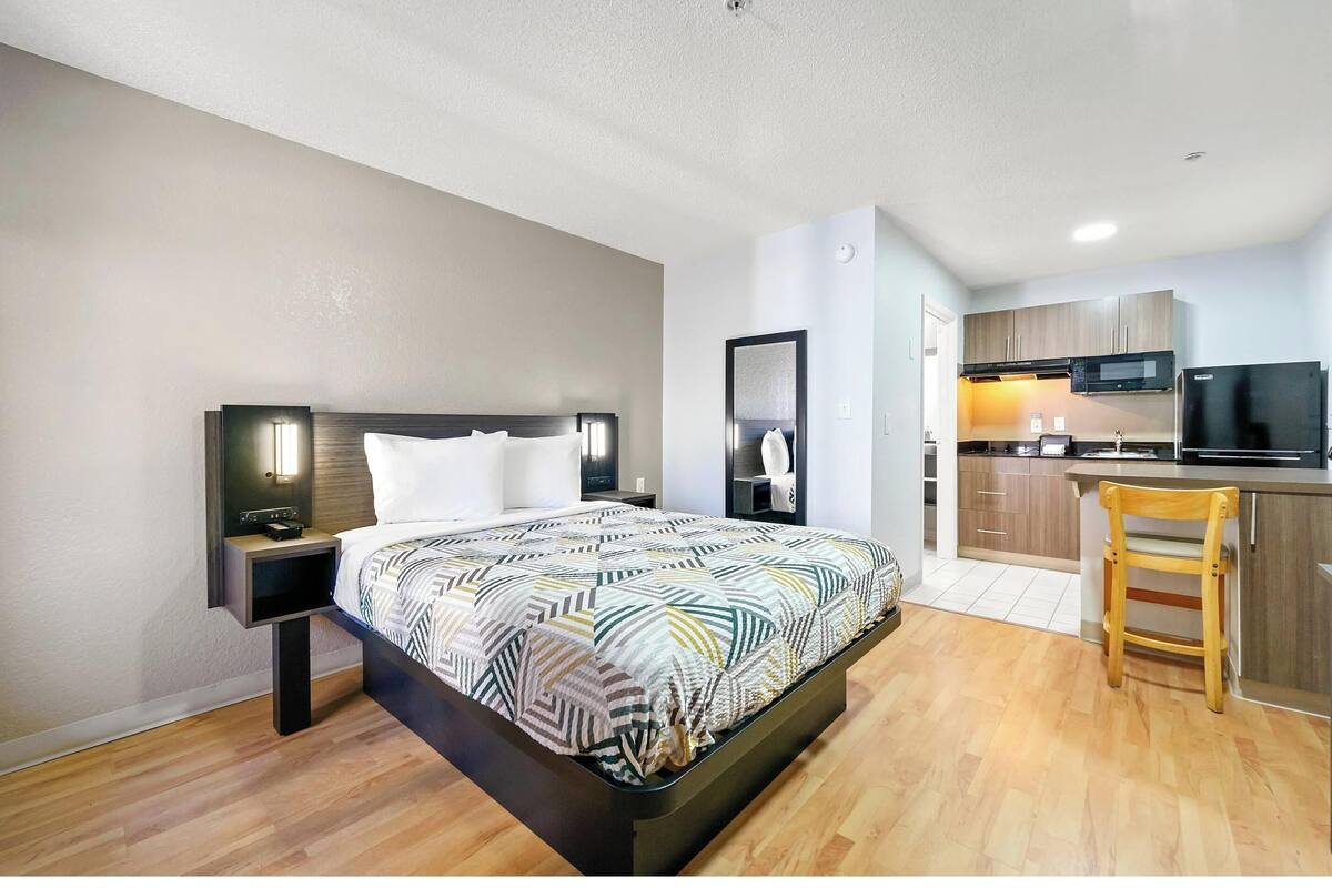 WiFi (free), bed sheets