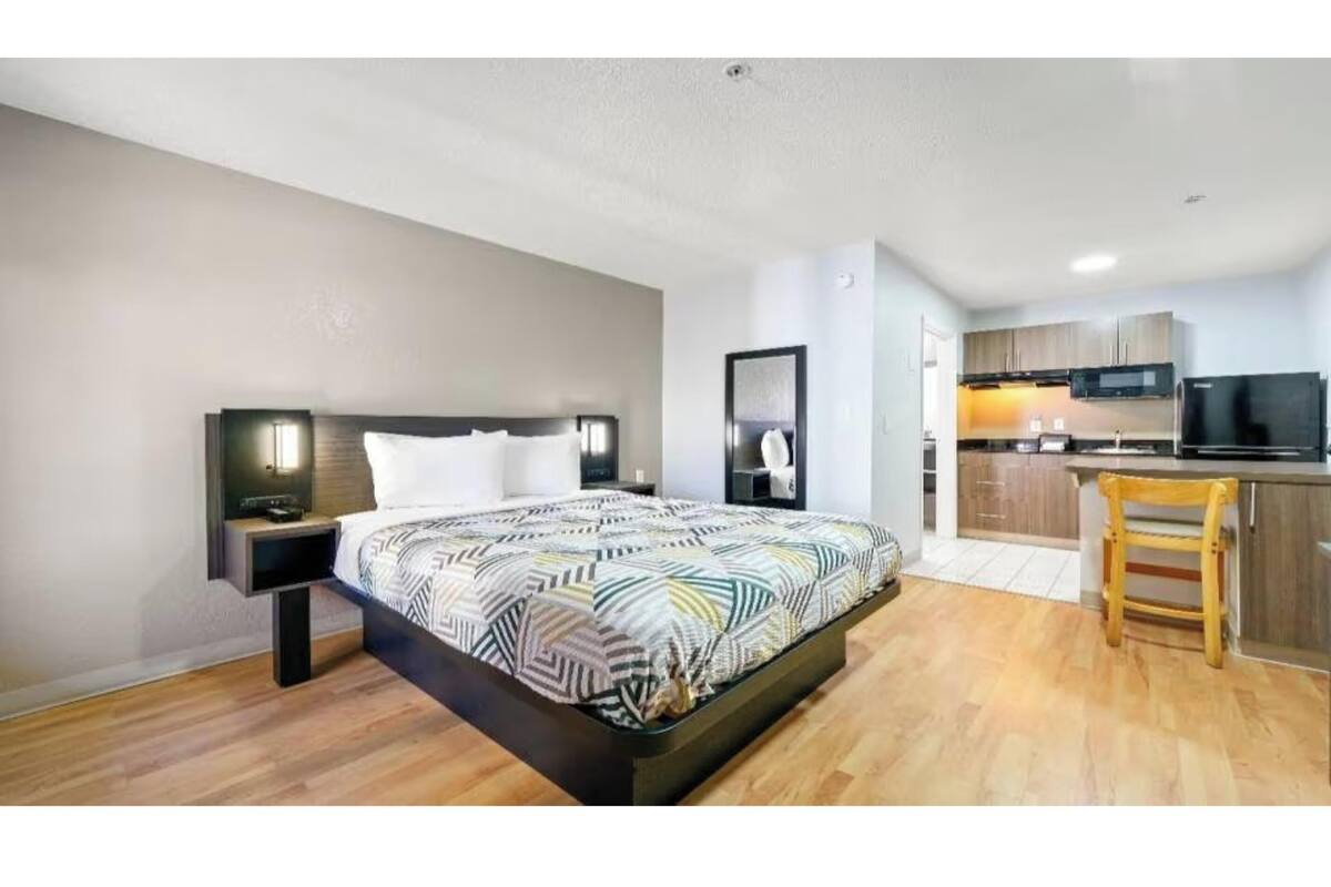 WiFi (free), bed sheets