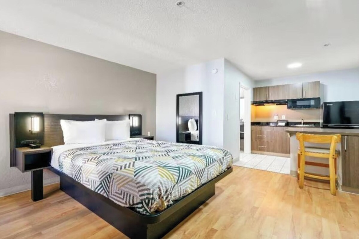 WiFi (free), bed sheets