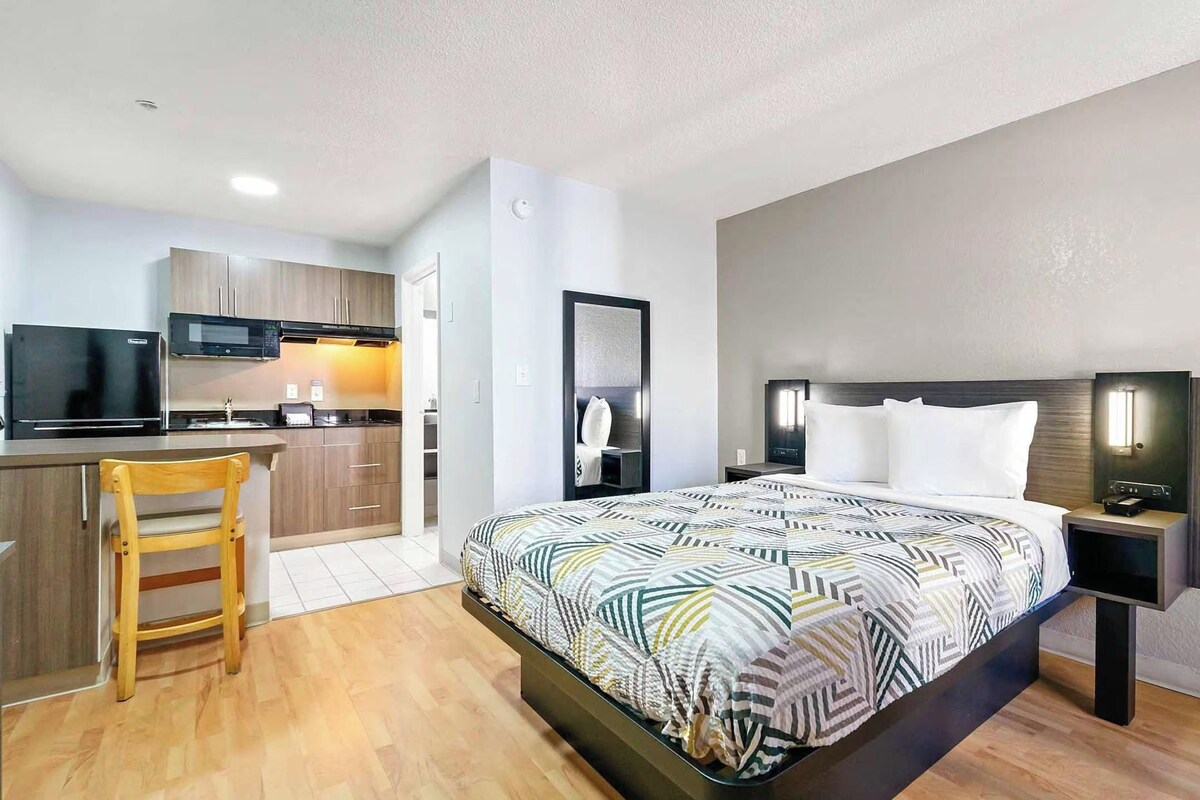 WiFi (free), bed sheets