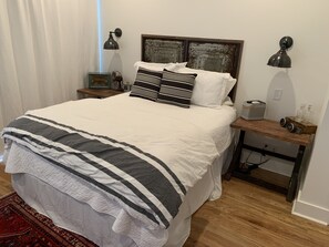 5 bedrooms, free WiFi, bed sheets