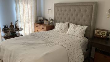5 bedrooms, free WiFi, bed sheets