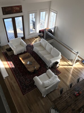 Tv, pejs, videospil, bordtennisbord