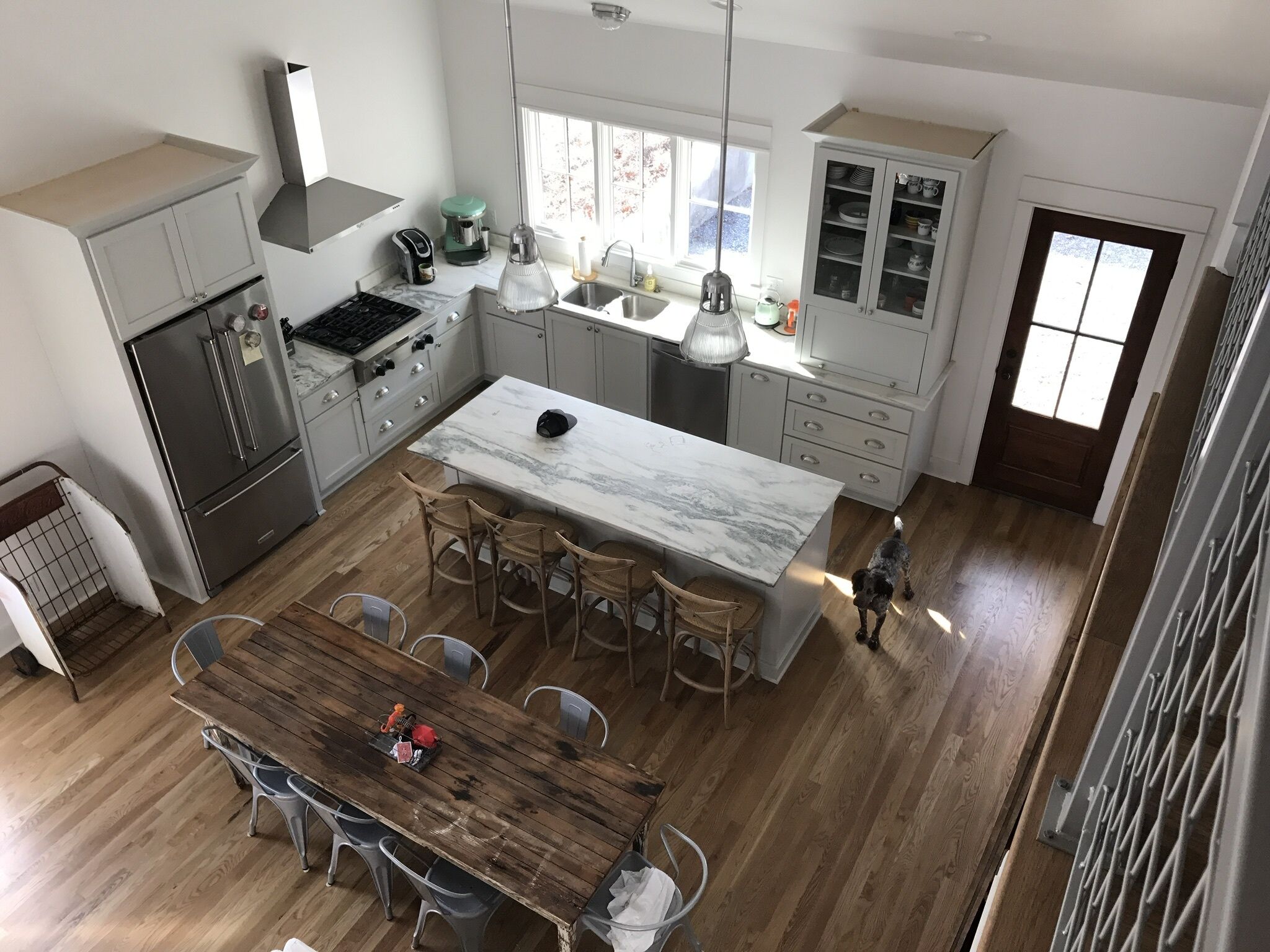 冷蔵庫、電子レンジ、オーブン、コンロ