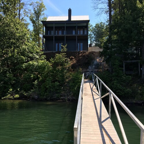 Beautiful Spot on Smith Lake.  We know have WiFi. 