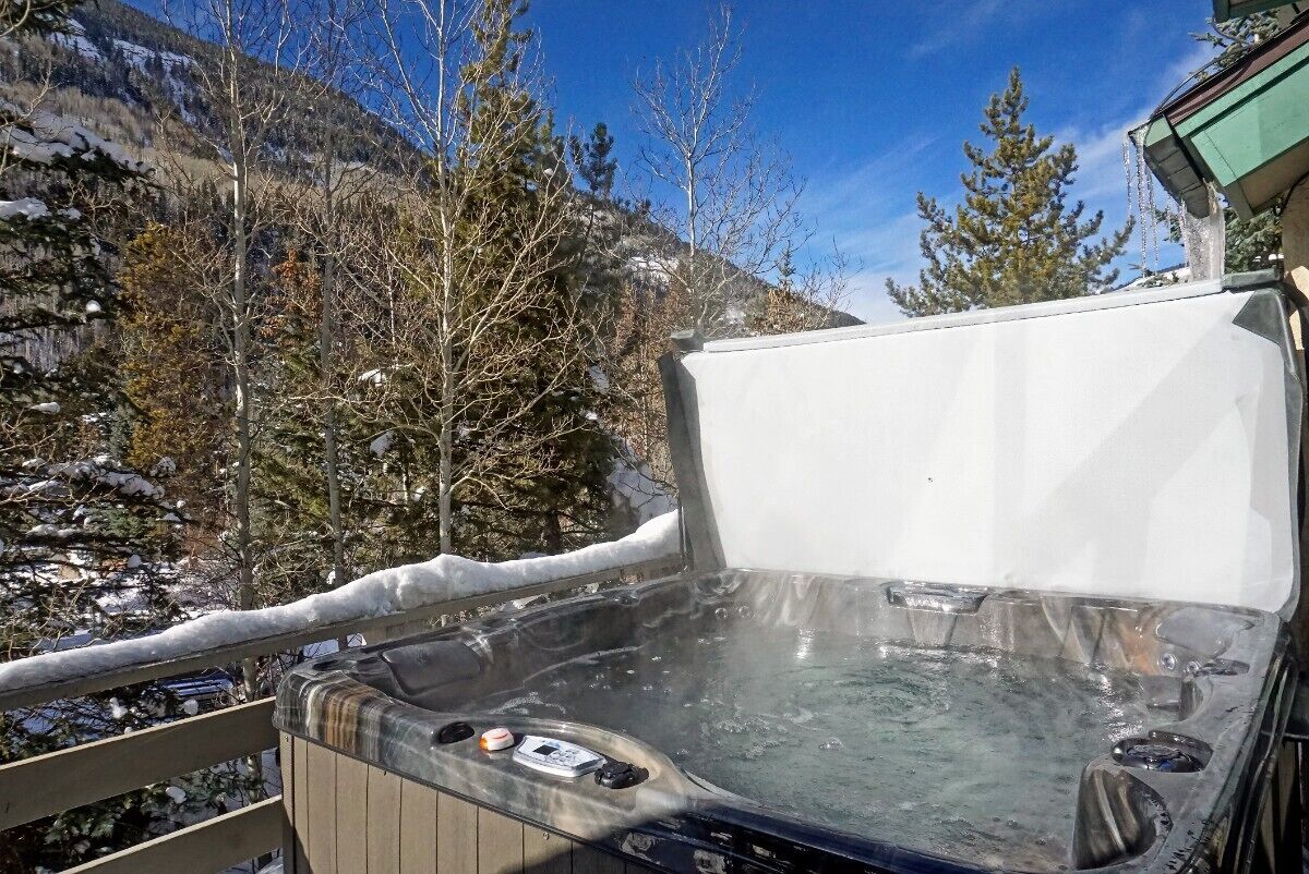 Pet Friendly, Private Hot Tub, Panoramic Mountain Views