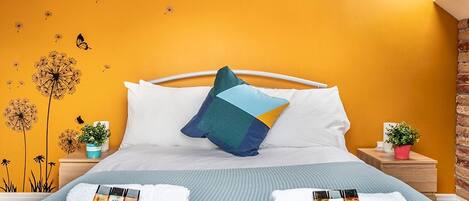 2 bedrooms, iron/ironing board, free WiFi, bed sheets