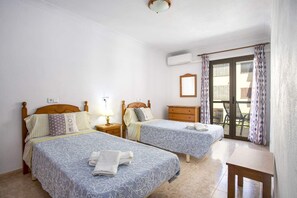 3 bedrooms, iron/ironing board, travel cot, free WiFi