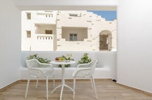 อาหารเช้าแบบคอนติเนนทัลทุกวัน (EUR 7 ต่อคน)