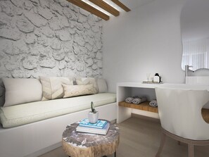 Chambre Triple Supérieure | Coin séjour | Télévision à écran plat