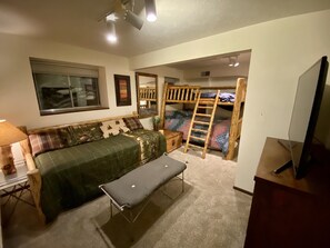 3 chambres, fer et planche à repasser, Wi-Fi, draps fournis