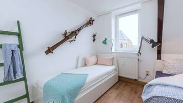 2 bedrooms, iron/ironing board, WiFi, bed sheets