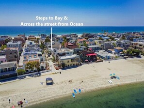 Beach nearby - Steps to Bay + Remodeled + 2nd Level + Dog OK (San Diego)