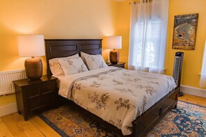 5 bedrooms, iron/ironing board, WiFi, bed sheets