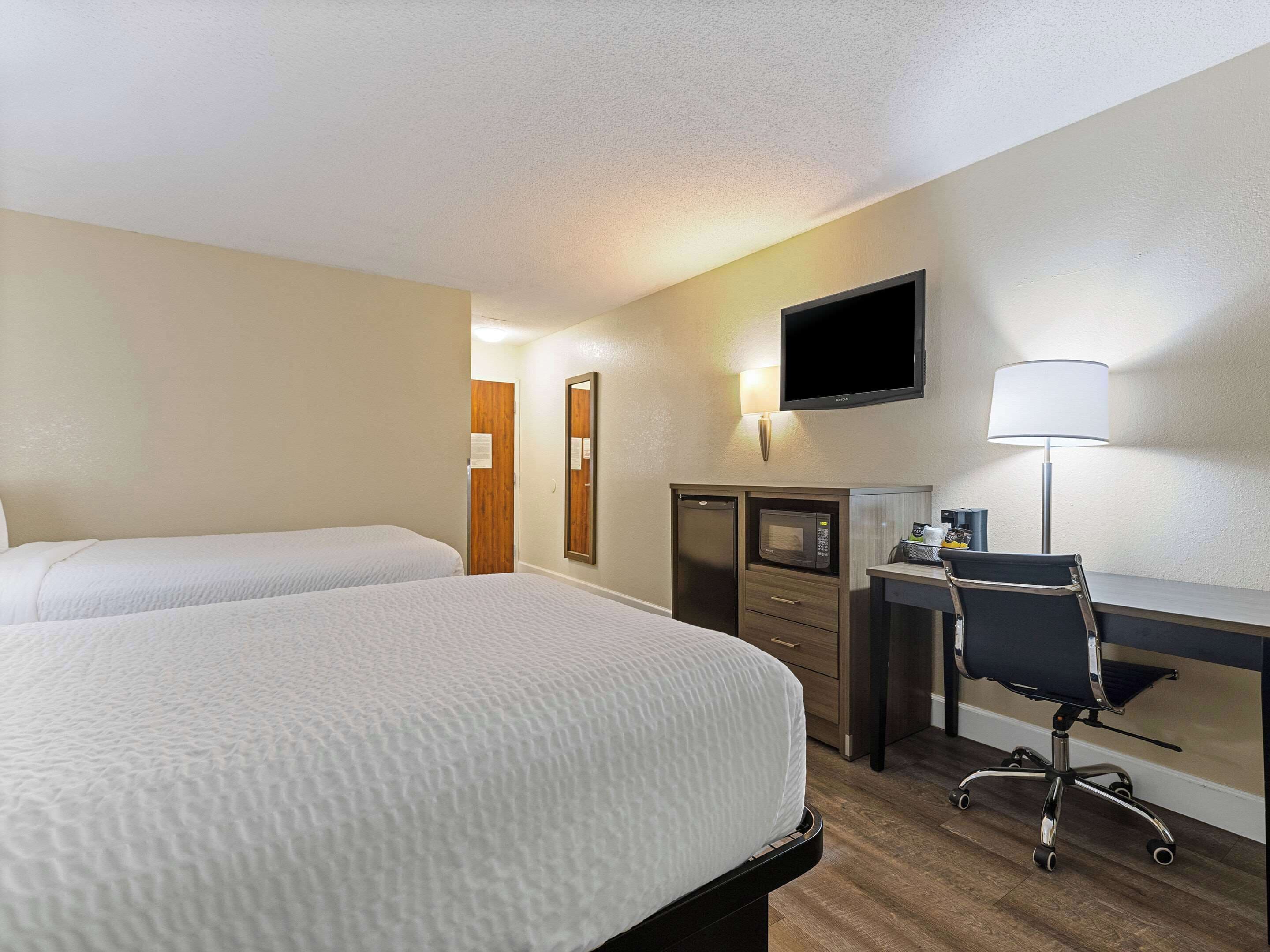 Photo - Clarion Pointe Savannah Gateway I-95