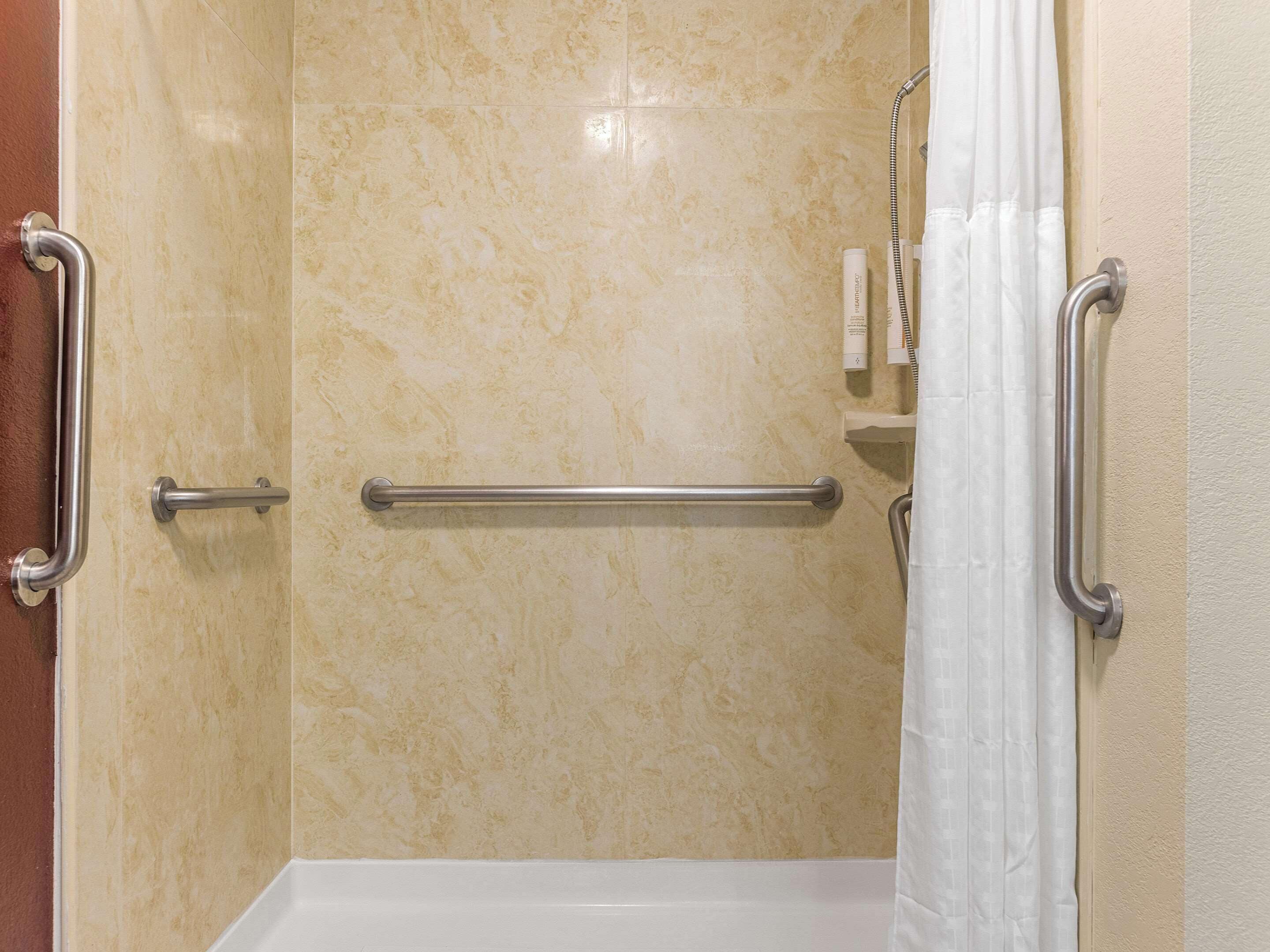 Photo - Clarion Pointe Savannah Gateway I-95