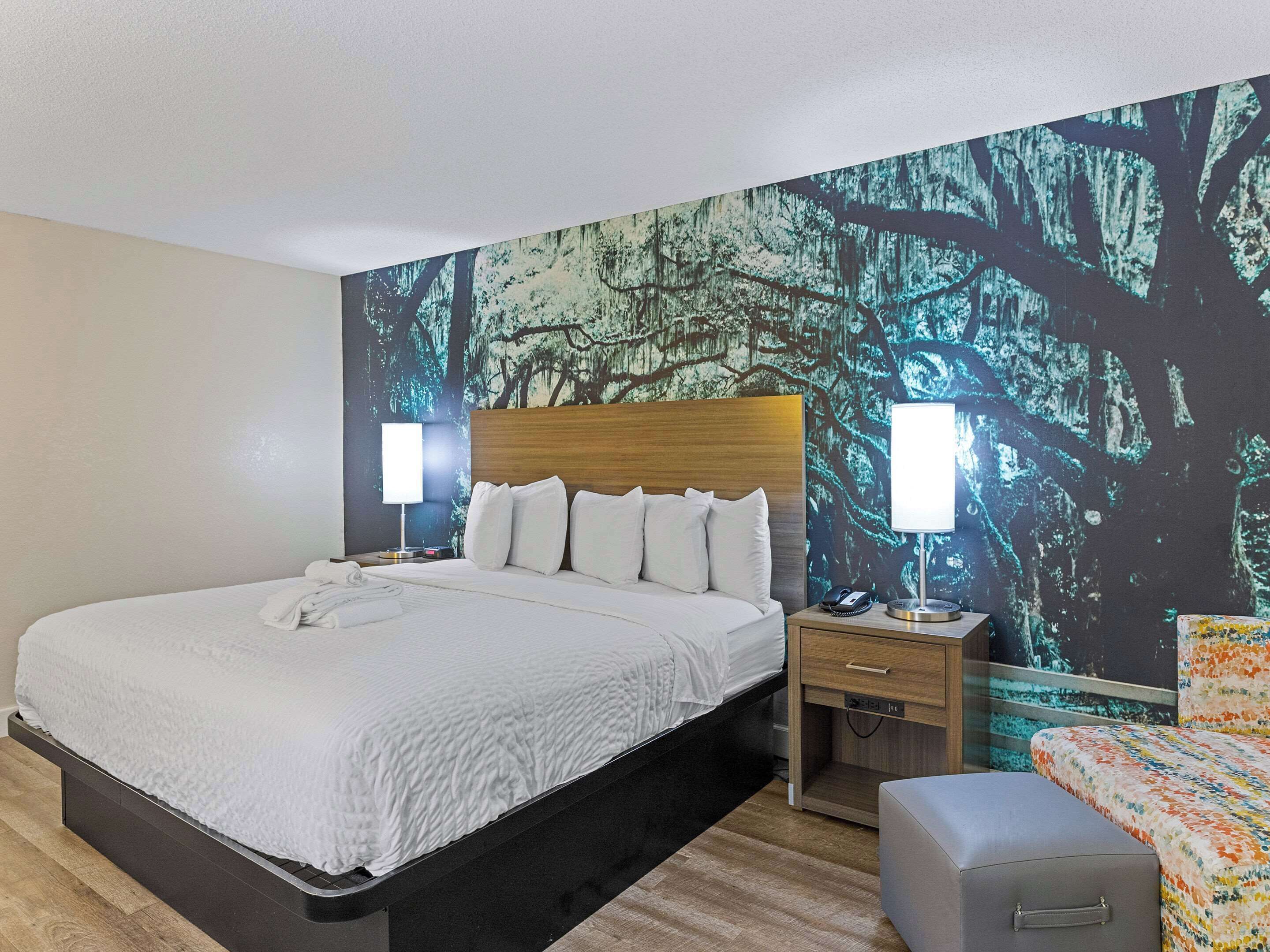 Photo - Clarion Pointe Savannah Gateway I-95