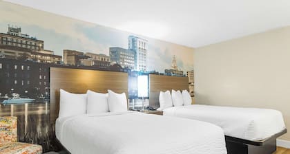 Clarion Pointe Savannah Gateway I-95