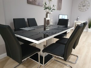 Dining - Luxury Central Cheltenham Apartment (Cheltenham)
