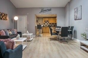 Interior - Luxury Central Cheltenham Apartment (Cheltenham)