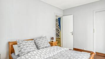 1 slaapkamer, een strijkplank/strijkijzer, gratis wifi, beddengoed