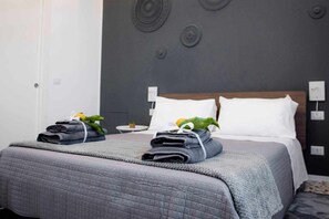 1 dormitori, planxa i posts de planxar i wifi