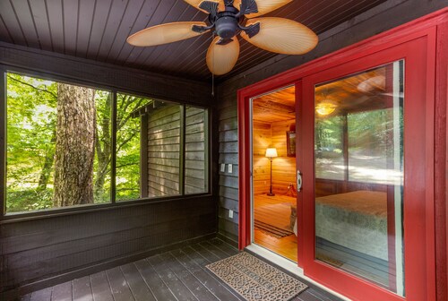 Wine Country Cabin nestled in the the Georgia Mountains of Dahlonega