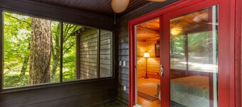 Wine Country Cabin nestled in the the Georgia Mountains of Dahlonega