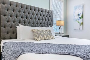4 habitaciones, tabla de planchar con plancha y ropa de cama