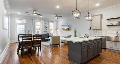 Chic 4 BR Condo | Large Pool | Perfect Location
