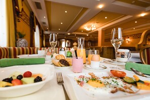 Free daily buffet breakfast - Hotel DreiSonnen (Serfaus)