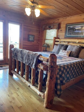3 bedrooms, desk, iron/ironing board, free WiFi