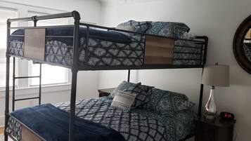 2 bedrooms, desk, iron/ironing board, WiFi