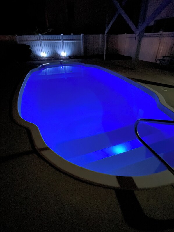 A swimming pool with a blue light.