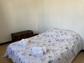 1 室のベッドルーム、アイロン / アイロン台、WiFi (無料)、ベッドシーツ