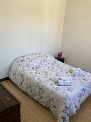1 chambre, fer et planche à repasser, Wi-Fi gratuit, draps fournis
