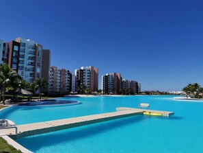 Outdoor pool - Wonderful apartment with spectacular views of the Crystalline Lagoon (Cancún)
