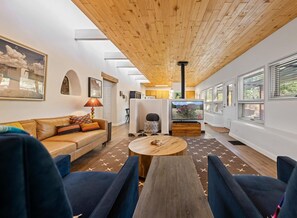 Fernseher, Kamin, Netflix, Streaming-Dienste