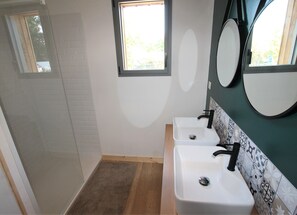Een douche, een haardroger