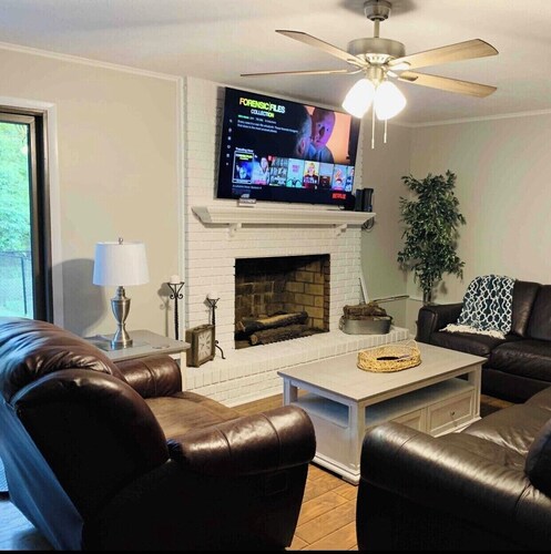 Jacksonville ranch house with perks!