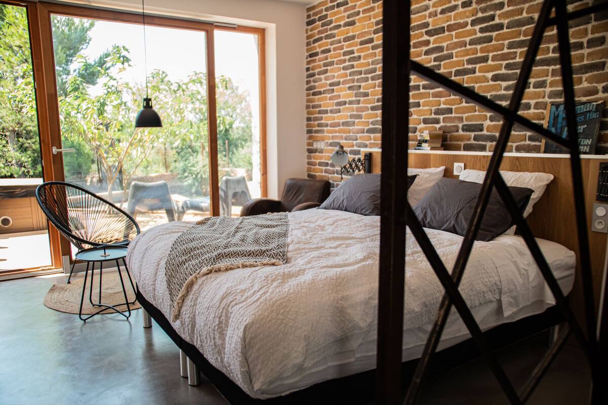 Double Room, Private Bathroom, Garden View (Chicago)