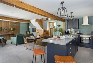 Interior - The Timber Barn is a charming, romantic barn conversion (Downton-on-the-Rock)