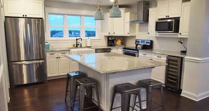 Ocean View - Family Friendly - Steps to Beach