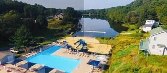 Cabin in one of the most upscale comunity in poconos