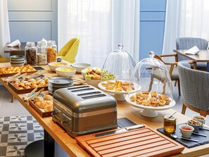 Dagelijks continentaal ontbijt (toeslag)